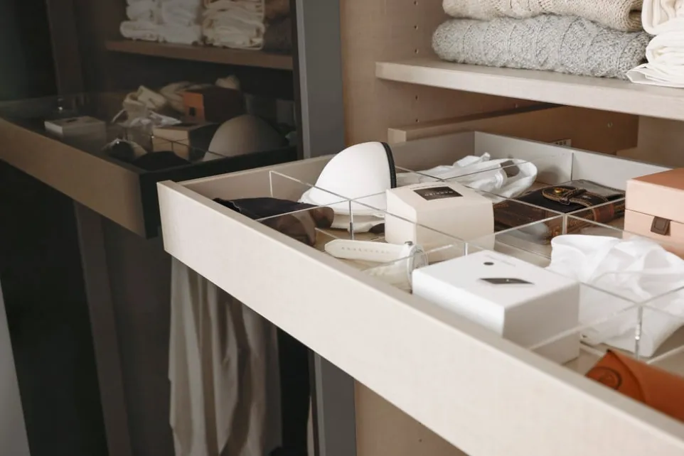 Drehtürenschrank Skat