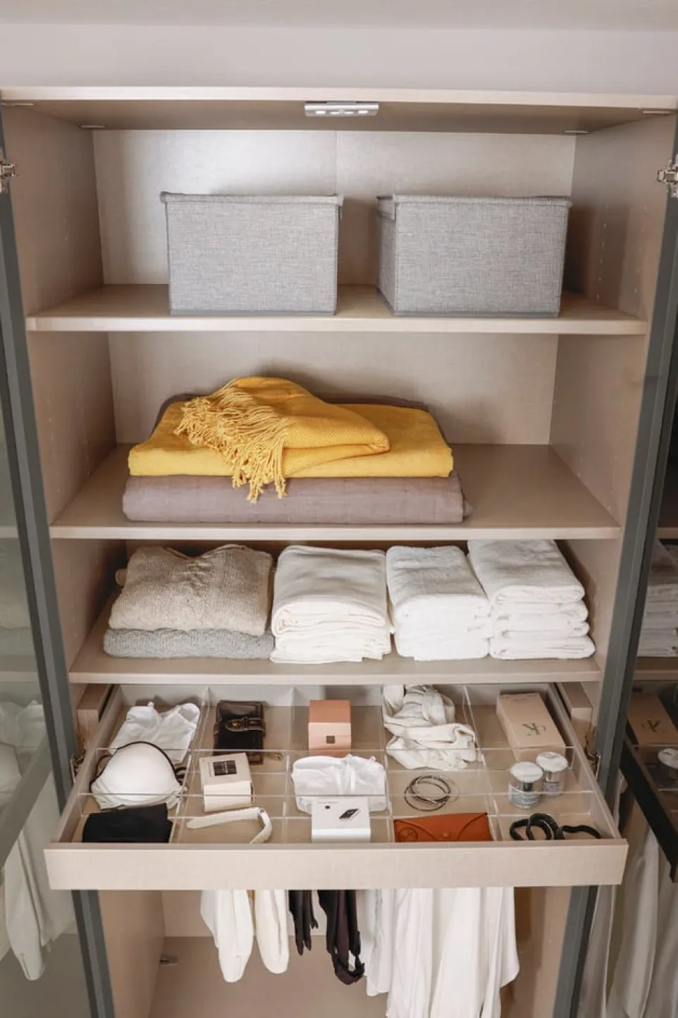 Drehtürenschrank Skat