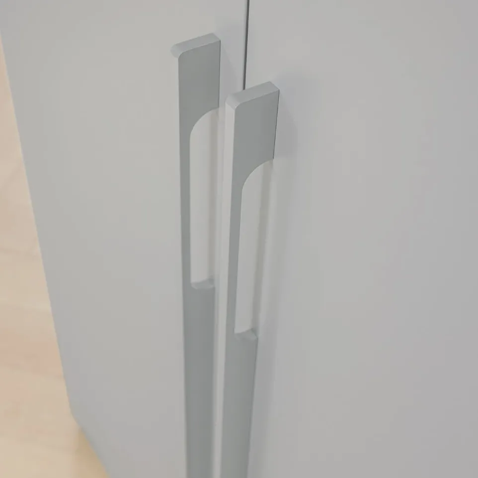 Drehtürenschrank Skat