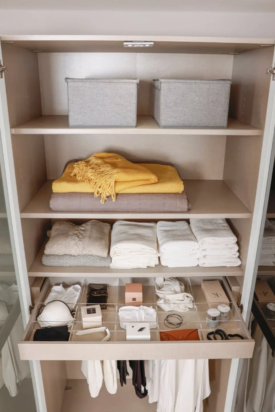 Drehtürenschrank Skat