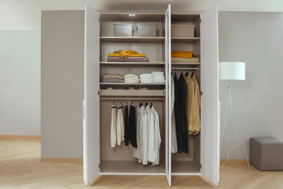 Drehtürenschrank Skat