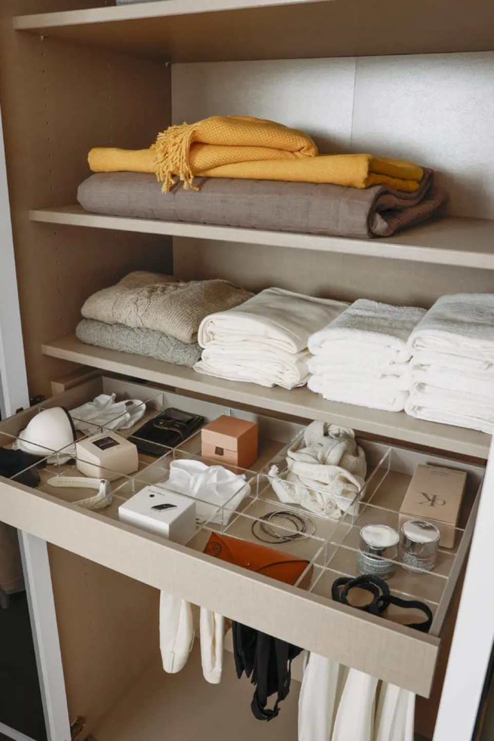 Drehtürenschrank Skat