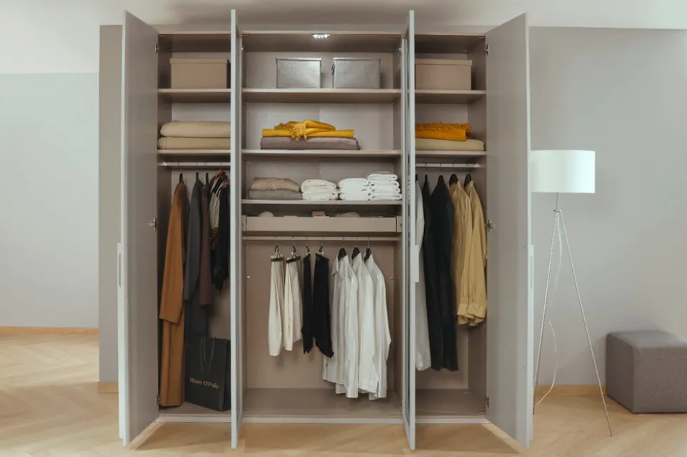 Drehtürenschrank Skat