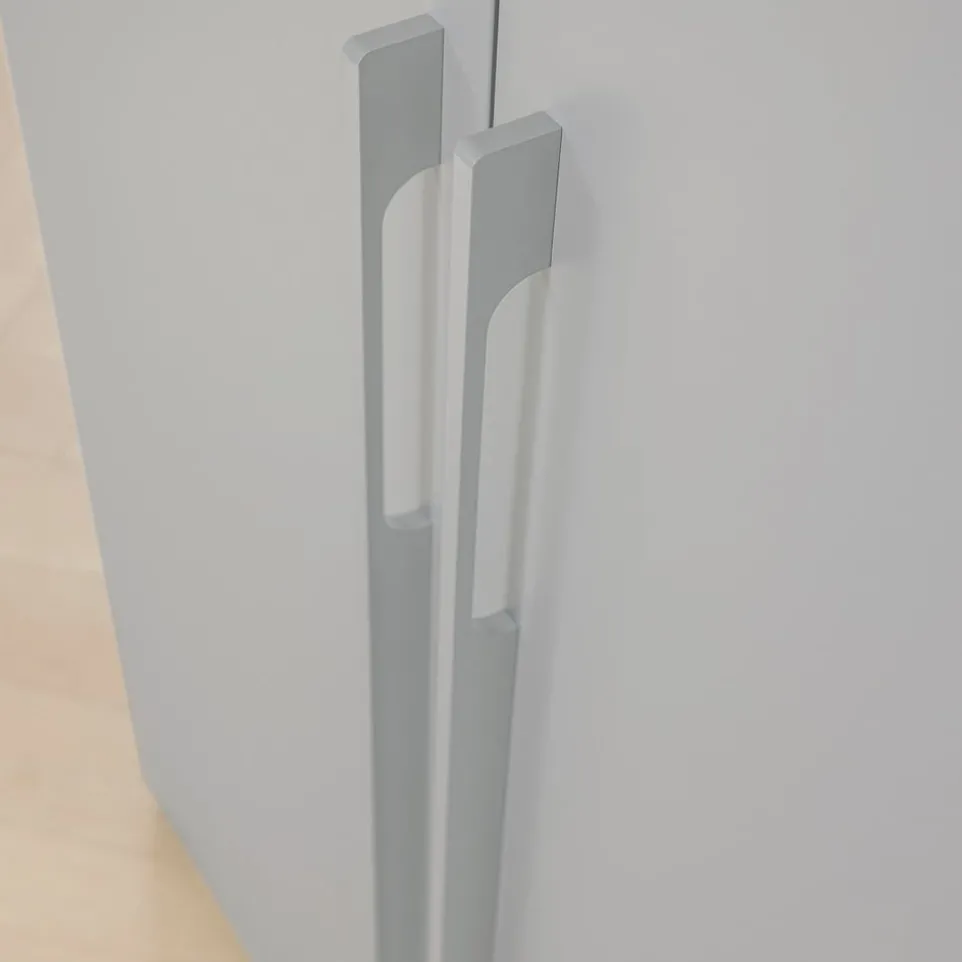 Drehtürenschrank Skat