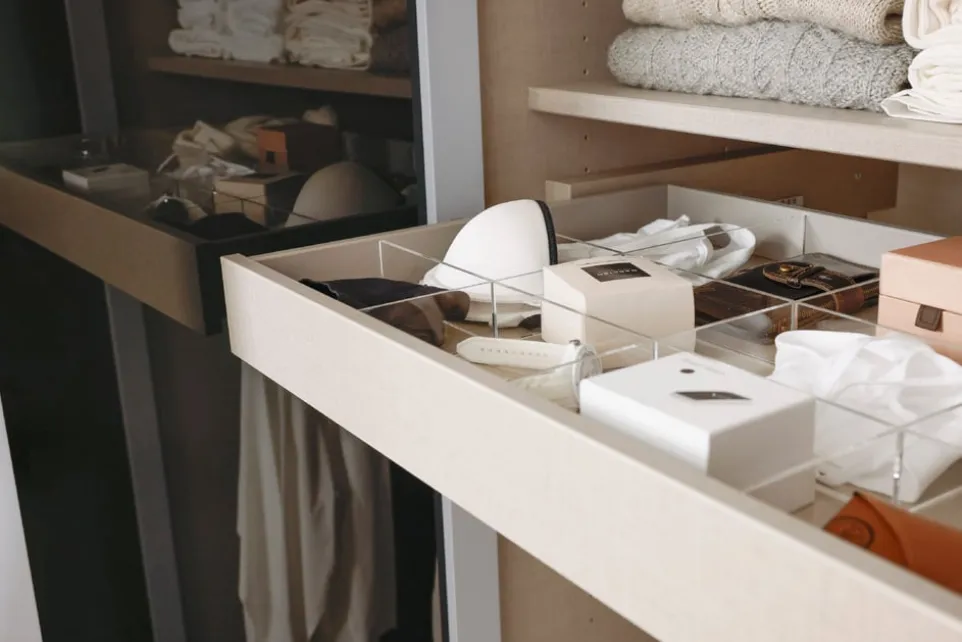 Drehtürenschrank Skat