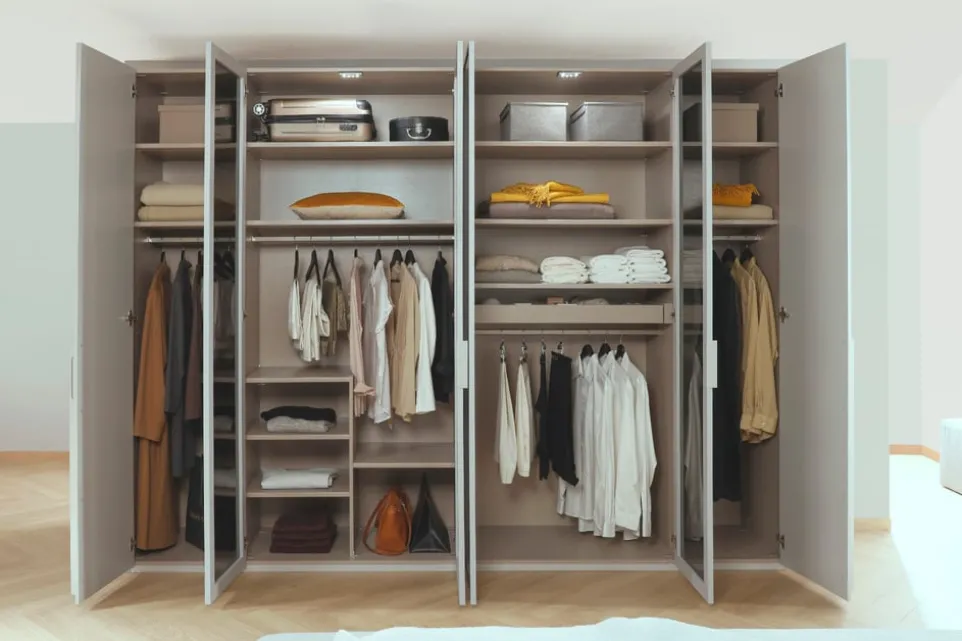 Drehtürenschrank Skat